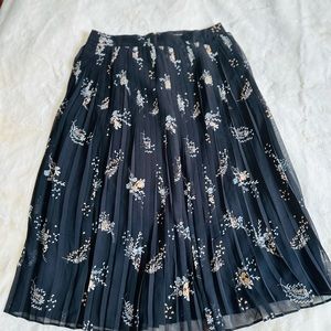 pretty skirt, it falls below the knee and is a size 6 from the Ann Taylor brand